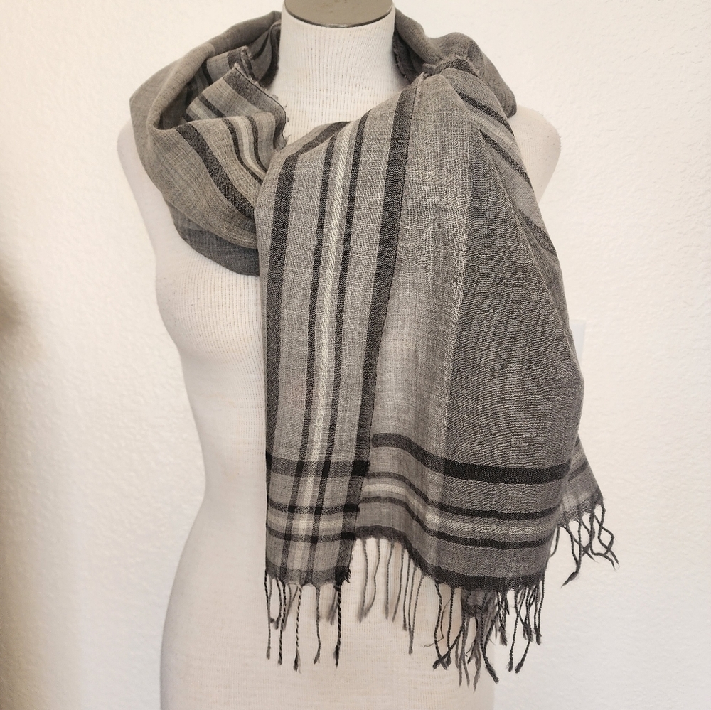Gray Plaid Print Scarf